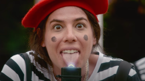 El anuncio de Jackass Forever Delay de Johnny Knoxville está perfectamente en la marca