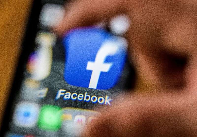 Rusia multa a Facebook y Twitter por contenido prohibido