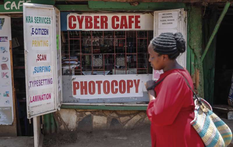 Las riquezas de Internet en África saqueadas, impugnadas por un corredor de China