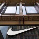Nike se unió a la ola de marcas que compraban entusiasmo por los bienes virtuales cuando el gigante de la ropa deportiva anunció que había comprado productos digitales.
