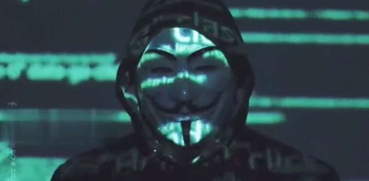 El grupo de hackers Anonymous ha librado una guerra cibernética contra Rusia.  ¿Qué tan efectivos podrían ser en realidad?