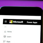 Fotografía editorial sobre el tema de Microsoft Power Apps.  Fotografía ilustrativa de noticias sobre Microsoft Power Apps: una plataforma de desarrollo de bajo código para crear aplicaciones personalizadas