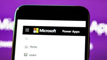 Fotografía editorial sobre el tema de Microsoft Power Apps.  Fotografía ilustrativa de noticias sobre Microsoft Power Apps: una plataforma de desarrollo de bajo código para crear aplicaciones personalizadas