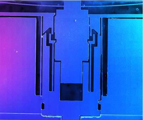 Sensores de zanja para un control optimizado de microdispositivos