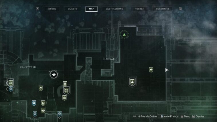 Puedes encontrar a Xur en el hangar, a la izquierda de donde transmat y en la esquina.