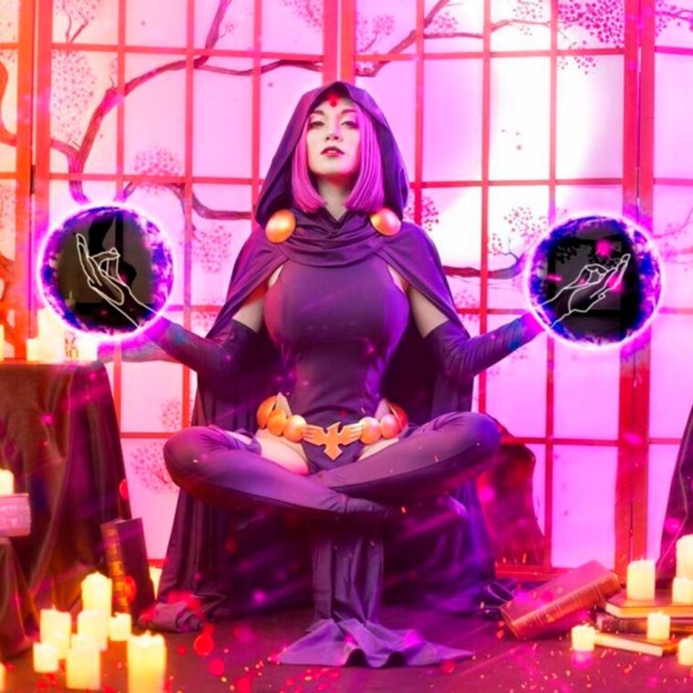 Momo Kim Lee es Raven de los Teen Titans en excelente cosplay de DC Comics