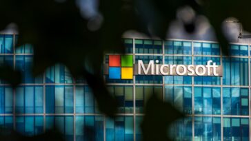 ISSY LES MOULINEAUX, FRANCIA - 9 DE OCTUBRE DE 2020: Siège français de Microsoft, société multinacional américaine qui développe, fabrique et vend des logiciels informatiques ainsi que de l'électronique