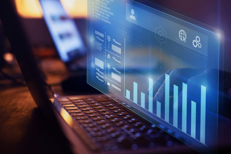 Ciencia de datos para análisis de negocios.  Infografía en pantalla de interfaz virtual futurista.