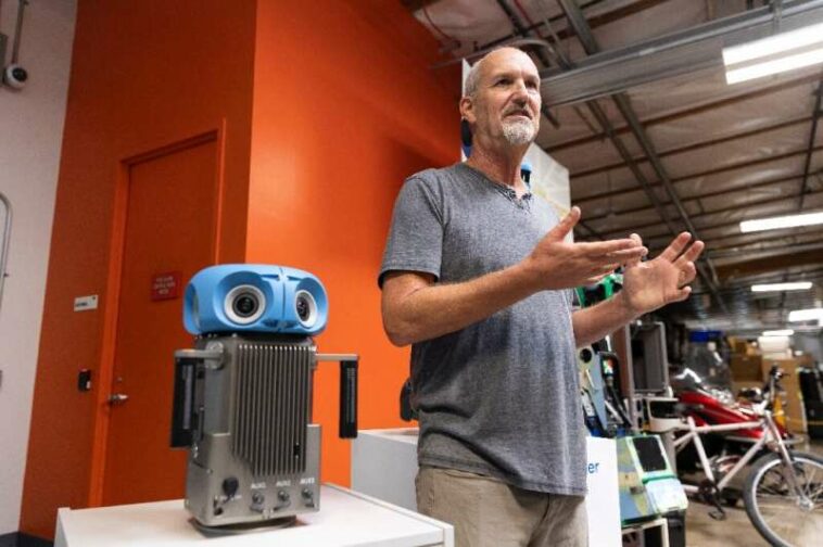 Steven Silverman, gerente sénior de programas técnicos y gerente de soluciones de imágenes de Google, dice que la variedad de equipos de cámara nos