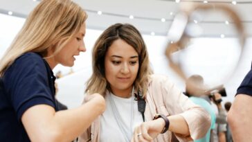 Apple, iphone, Apple Watch, Apple Watch SE, digital health, healthcare