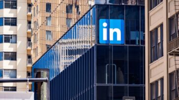 30 de junio de 2019 San Francisco / CA / EE. UU. - Grandes oficinas de LinkedIn en el centro de San Francisco;  LinkedIn es un servicio estadounidense orientado a los negocios y el empleo y es propiedad de Microsoft.