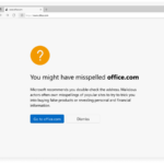 Una ventana del navegador Microsoft Edge navegando a "oficina.com," escrito incorrectamente con uno "F." El contenido de la página es una página de advertencia intersticial con el texto del encabezado "Puede que hayas escrito mal office.com" y botones para "Ir a office.com" o "Despedir."
