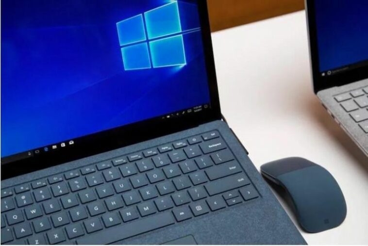 Una computadora portátil y un mouse que muestran el símbolo de Windows.