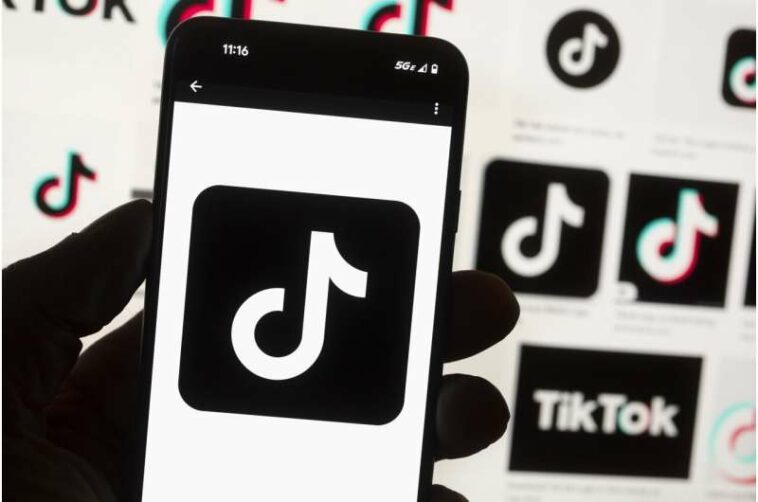 Informe: TikTok impulsa publicaciones sobre trastornos alimentarios y suicidio