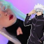 ophi se convierte en la versión femenina de Gojo en un cosplay de Jujutsu Kaisen