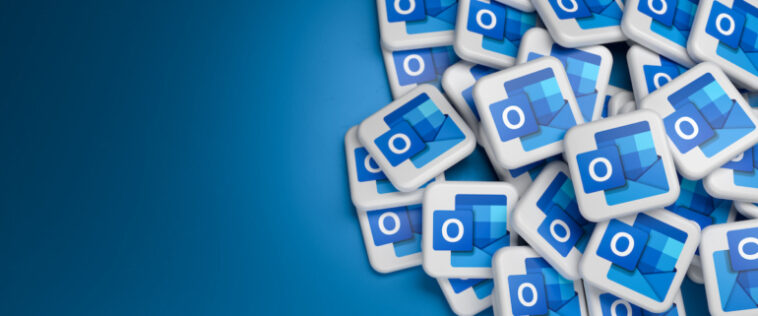 Logotipos del software de interfaz de Microsoft Outlook para el manejo de correo electrónico, calendario, contactos, tareas y avisos.  Formato de banner web con espacio de copia.