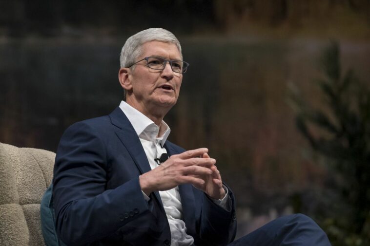 Tim Cook elogia la 'relación simbiótica' de Apple con China durante su visita a Beijing