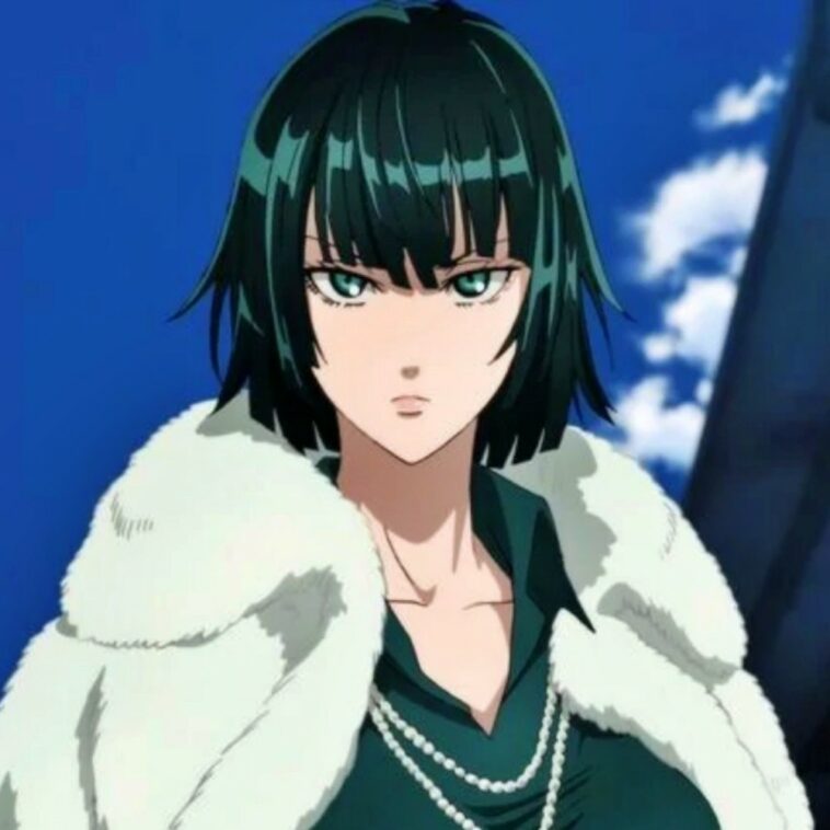 Minty nos roba el corazón con su cosplay en vestido verde de Fubuki de One Punch-Man