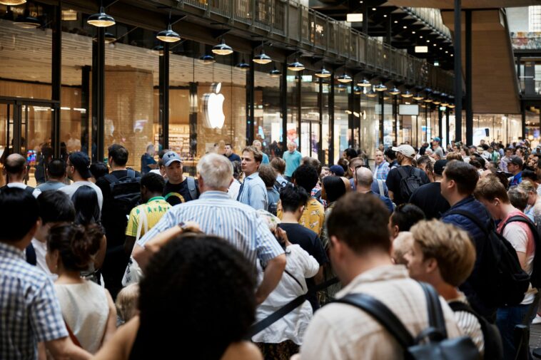 La tienda Battersea de Apple abre hoy, la segunda en presentar un diseño completamente nuevo