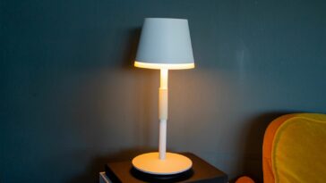 Revisión de la lámpara de mesa portátil Philips Hue Go: ilumina tu hogar y jardín