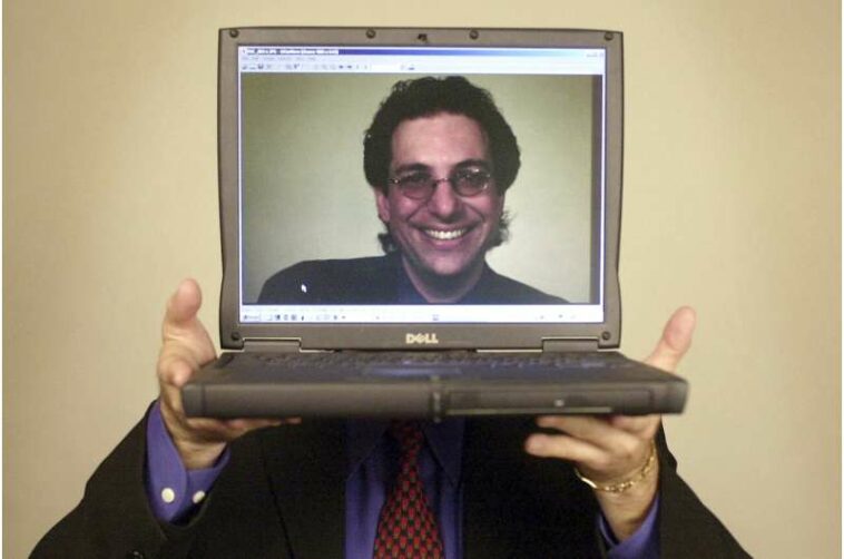 El hacker pionero Kevin Mitnick, delincuente buscado por el FBI convertido en gurú de la seguridad, muere a los 59 años