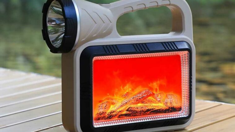 Mantenga sus aventuras bien iluminadas con esta linterna para exteriores de $40 que también funciona como simulador de llamas