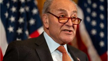 El líder de la mayoría del Senado de Estados Unidos, Chuck Schumer, dijo que estaba "orgulloso" El Senado había cumplido su promesa a los padres.