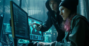 piratas informáticos que cometen delitos cibernéticos