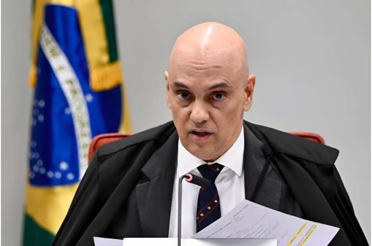 El juez de la Corte Suprema de Brasil, Alexandre de Moraes, ordenó a Elon Musk nombrar un nuevo representante legal en el país o enfrentar el cierre de X allí