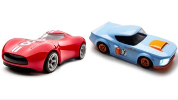 Los coches RC Bravomonster Speedster y Muscle Mayhem