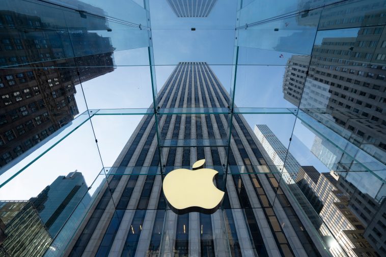 Apple acusada nuevamente de violar las leyes laborales