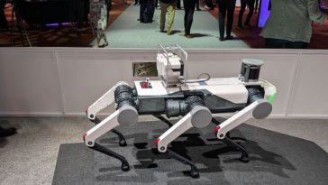 Robot Lenovo de 6 patas en Tech World 2024