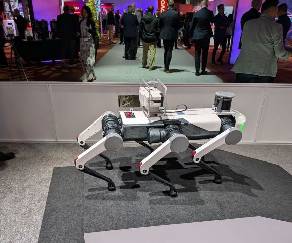 Robot Lenovo de 6 patas en Tech World 2024