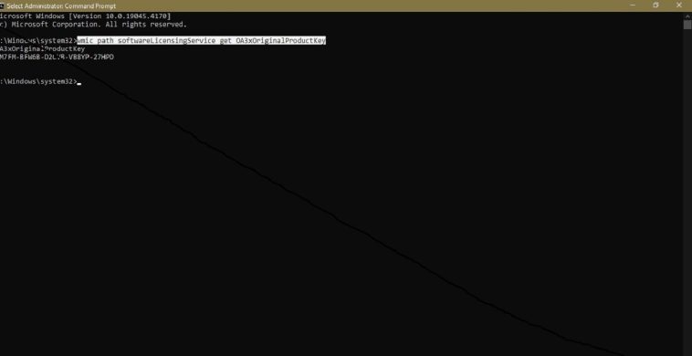 Visualización de la clave de producto de Windows 10 con el símbolo del sistema.