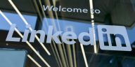 Linkedin demandado por entrenar IA en los mensajes privados de los usuarios