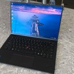 Vista frontal de la computadora portátil Lenovo ThinkPad X1 Carbon Aura Edition