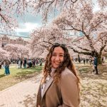 Xiomara en un parque.