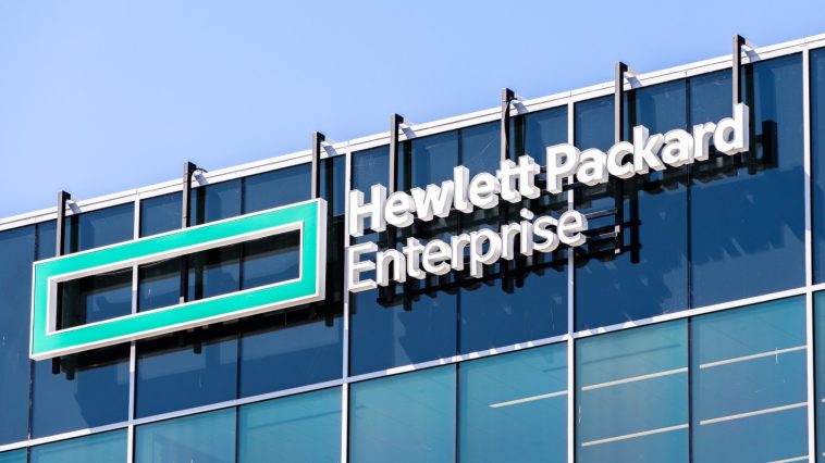 HPE recorta 2.500 empleos, espera que Juniper compre para cerrar el fin de año '25, enfrenta problemas de tarifa