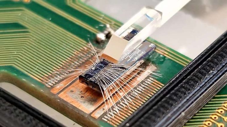 Desarrollo de un receptor ligero caótico para una comunicación segura en entornos hostiles