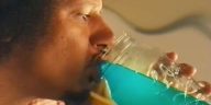 Este comercial de Fortnite al estilo de los años 90 hace que Eric Andre Drink Slurp Juice