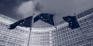 UE equipa al personal con destino a los Estados Unidos con teléfonos con quemador