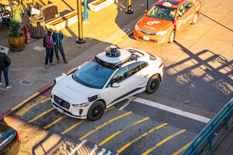 Los autos sin conductor se están convirtiendo en idiotas, y son más seguros por eso