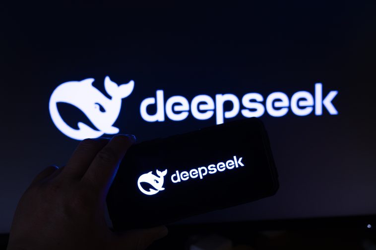 Deepseek de China lanza v3.1, elevando participaciones para la adopción de AI empresarial