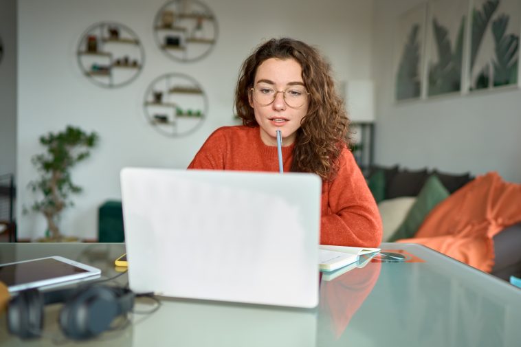 Guía del comprador empresarial: cómo seleccionar una plataforma de experiencia de aprendizaje