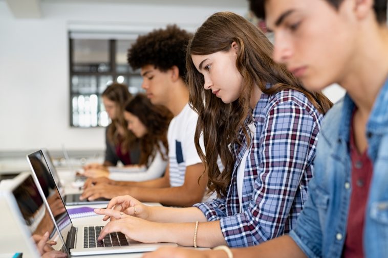 La IA en el aula es importante para las habilidades del mundo real, dicen los profesores universitarios