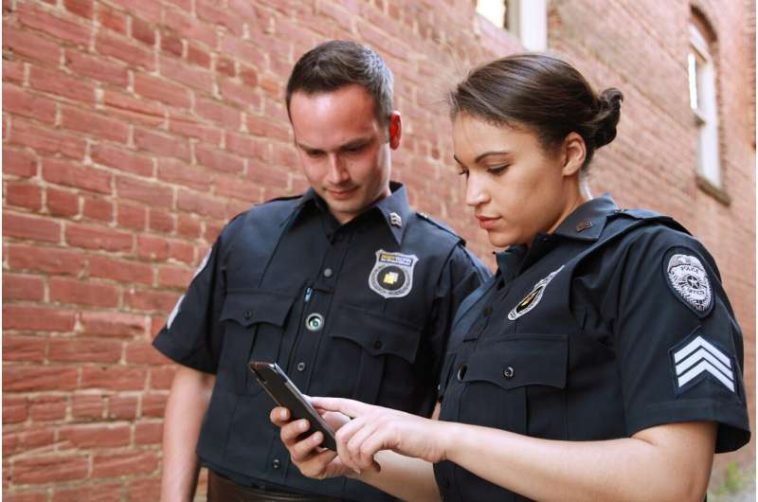 policía