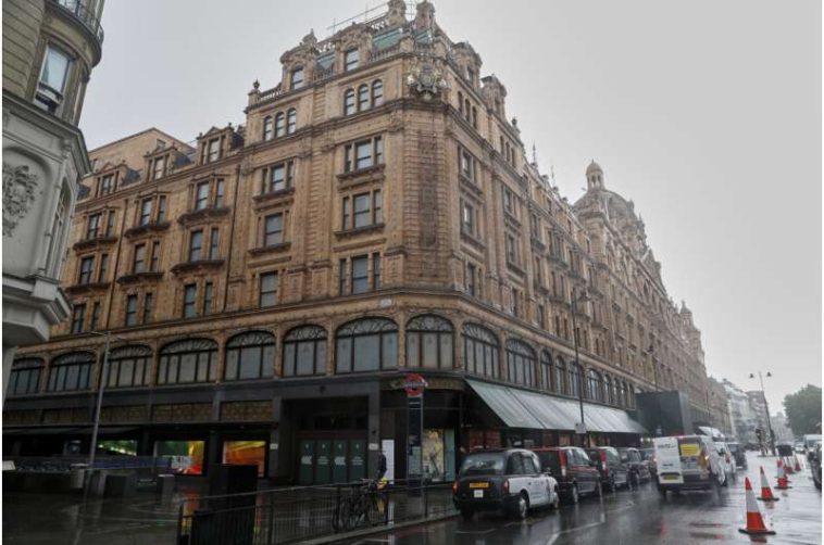 Los grandes almacenes británicos Harrods advierten a los clientes que algunos detalles personales tomados en la violación de datos