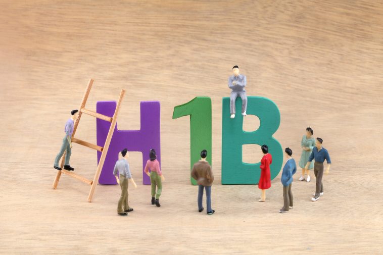 Nueva tarifa de visa H-1B de $ 100k para costarnos miles de millones de tecnología estadounidense, innovación en alta mar