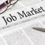 Como la IA redefine el trabajo, los empleadores estadounidenses cortan trabajos y siguen siendo cautelosos al contratar