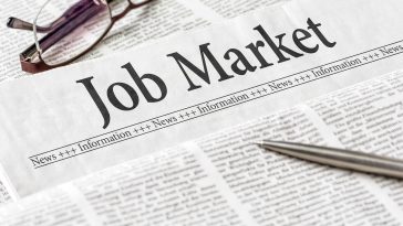Como la IA redefine el trabajo, los empleadores estadounidenses cortan trabajos y siguen siendo cautelosos al contratar